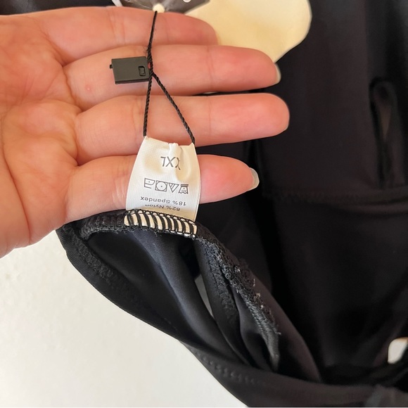 ✨🛍️ Geman Black Crisscross One Piece Size XXL - Picture 5 of 10